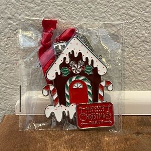 Mickey's Very Merry Christmas Party 2024 Exclusive Gingerbread House Ornament